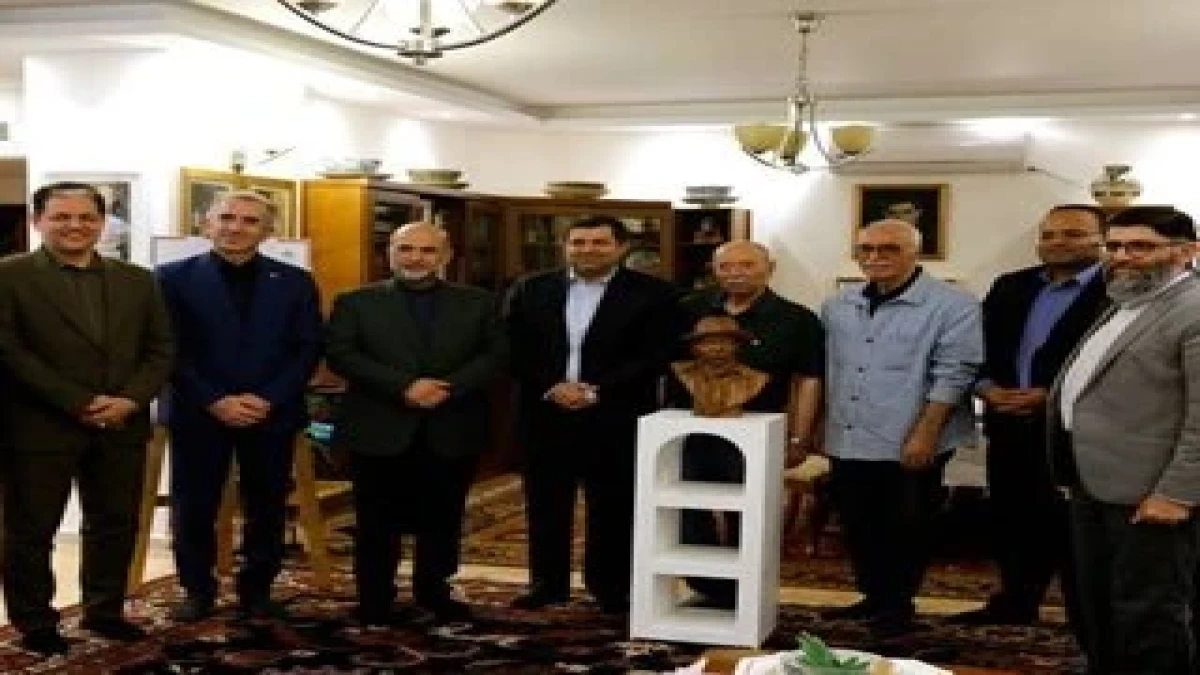 جدیدترین تندیس از علی نصیریان بازیگر سینما، تئاتر، تلویزیون رونمایی شد