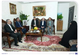 دیدار افشین خانی با خانواده اولین شهید بانک صادرات ایران